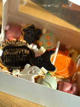 Lade das Bild in den Galerie-Viewer, Halloween Box