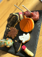 Lade das Bild in den Galerie-Viewer, Halloween Box
