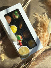 Lade das Bild in den Galerie-Viewer, Oster Pralinen 8er Box
