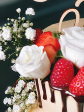 Lade das Bild in den Galerie-Viewer, Hochzeitstorte ,,Sweet Drip"
