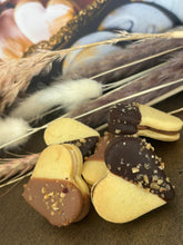 Lade das Bild in den Galerie-Viewer, Nougatherzen
