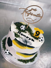 Lade das Bild in den Galerie-Viewer, Torte ,,Fußball" zu kirchlichen Anlässen
