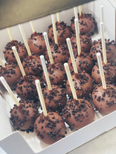 Lade das Bild in den Galerie-Viewer, Cake Pops „Poppin“ (20 Stk.)

