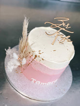 Lade das Bild in den Galerie-Viewer, Torte ,,Sweet Dream" mit Topper zu kirchlichen Anlässen
