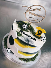 Lade das Bild in den Galerie-Viewer, Torte ,,Fußball" zu kirchlichen Anlässen

